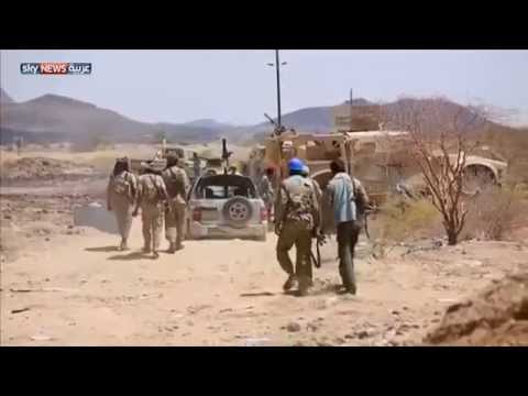 شاهد أسلحة للقوات الشرعية ملقاة في مدينة تعز