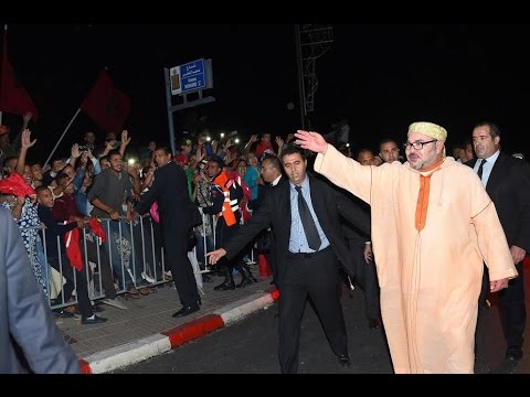 شاهد لحظة مرور الموكب الملكي المغربي في العيون
