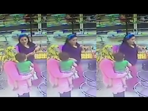 شاهد ماليزية تبتكر طريقة جديدة لسرقة محل ذهب