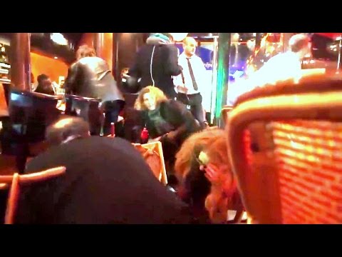 شاهد هلع وخوف الفرنسيين بعد تفجيرات باريس