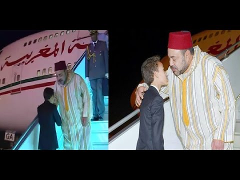 شاهد استقبال رائع من ولي العهد لوالده