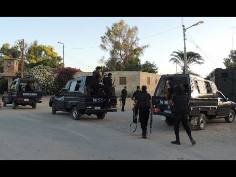 شاهد هجوم يستهدف كمينا للشرطة المصرية في الجيزة