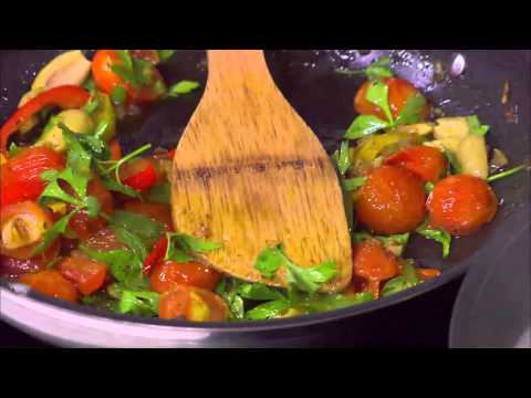 بالفيديو طريقة عمل سمك فيليه بالزيتون والطماطم