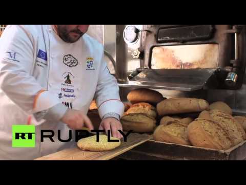 طهي أغلى رغيف خبز في العالم