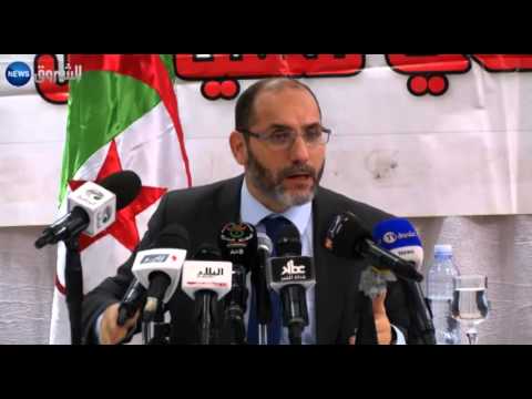 شاهد عائلة آيت أحمد تتهم السلطة بمحاولة استثمار جنازته