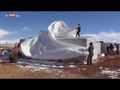 شاهد تراكم الثلوج ومعاناة اللاجئين في لبنان