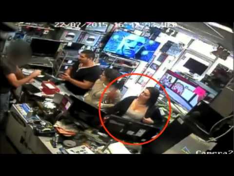 شاهد امرأة تسرق آيباد من متجر