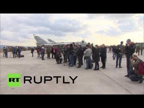 وصول 60 صحافيًا دوليًا لقاعدة حميميم العسكرية في اللاذقية السورية