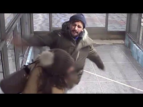 شاهد بصق وصفعة على الوجه ثمن شجاعة امرأة