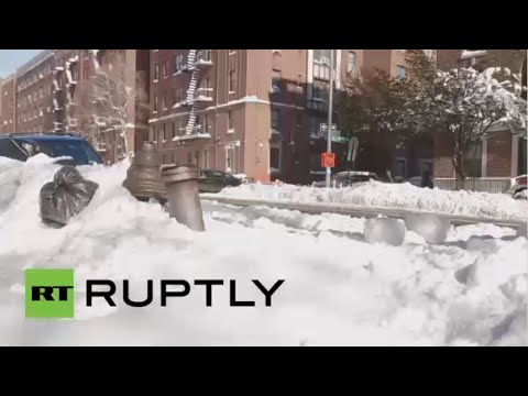 شوارع نيويورك تحت الثلوج بعد العاصفة الثلجية جوناس