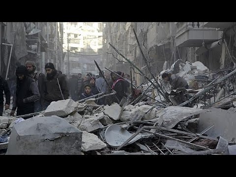 تركيا تغلق حدودها بينما يفر آلاف السوريين من حلب هربا من القصف