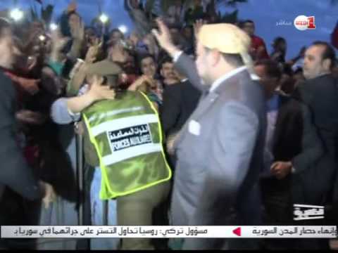 فيديو الملك محمد السادس يبادل جماهير غفيرة من ساكنة العيون التحية