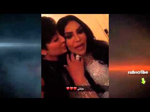 شاهد فتاتان في وصلة غزل متبادل