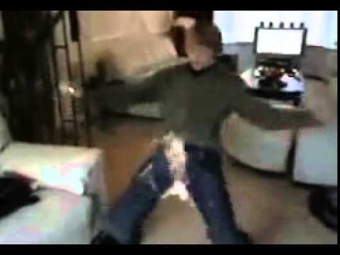 فيديو أغبى شخص على الإنترنت يشعل مواقع التواصل