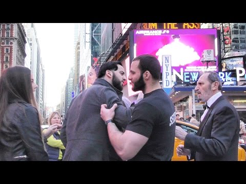 رد فعل الأمريكيين على زواج طفلة من رجل يبلغ 56 عام