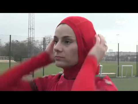 نساء أفغانستان يتحررن من التطرف بممارسة كرة القدم