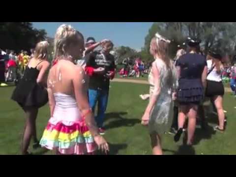 الفرق بين حفلات التخرج في مدارس مصر وأوروبا