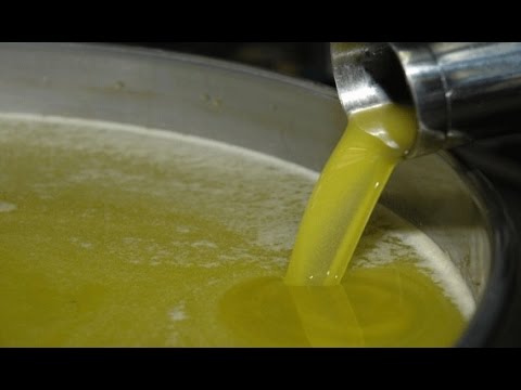 بالفيديو هكذا يتلاعب أباطرة الغش في زيت الزيتون