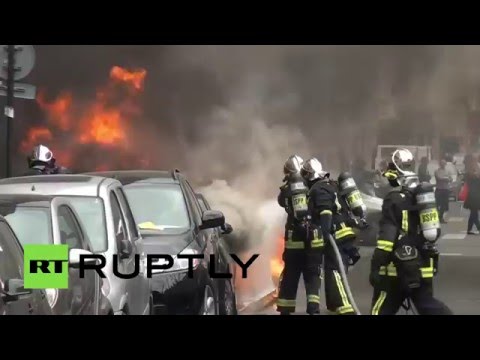 محتجون على إصلاحات في مجال العمل