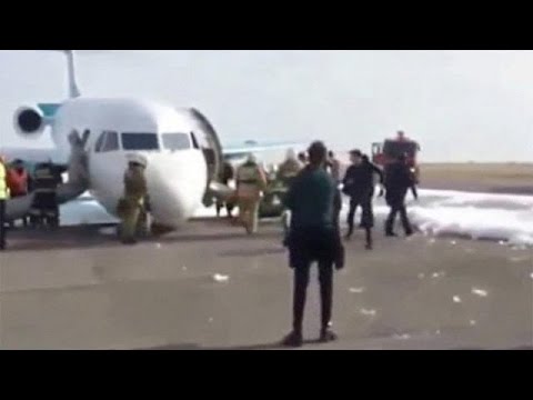 طائرة ركاب كازاخية تهبط في آستانا دون عجلات أمامية