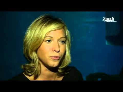 مشاركون في مسابقة علمية يمضون ليلة بين أسماك القرش