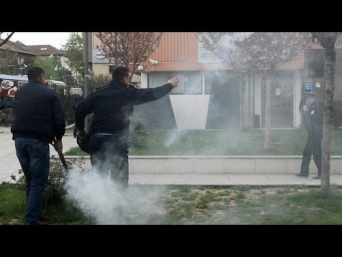 غاز مسيل للدموع في حفل تنصيب الرئيس هاشم تاجي