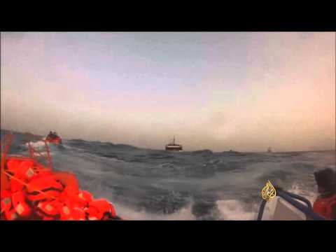 خفر السواحل الإيطالي ينقذ 740 مهاجرًا