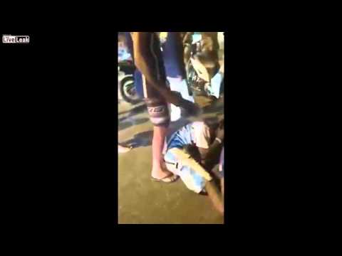 فيديو علقة ساخنة بـ«الشباشب» للص في الفلبين