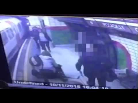 شاهد لحظة دفع مسن لامرأة أمام قطار مسرع