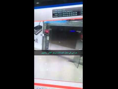 فيديو لحظة سرقة شاب موبايل من محل إلكترونيات بطريقة ماكرة