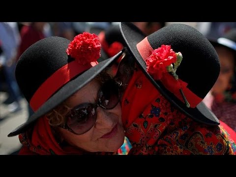 شاهد الاحتفال بالذكرى 42 لثورة القرنفل