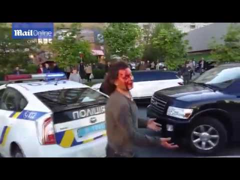 بالفيديو شجار عنيف بين بطل أولمبي والشرطة الأوكرانية