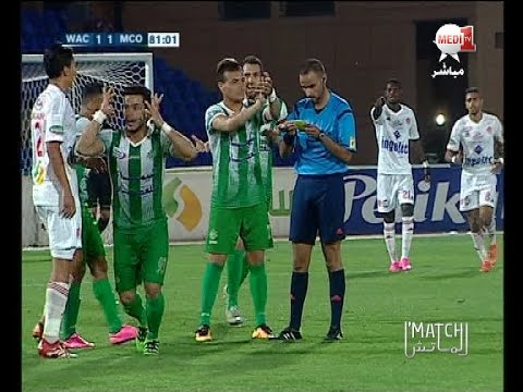 بالفيديو  لقطات مثيرة للجدل لتحكيم مغربي تحت المجهر