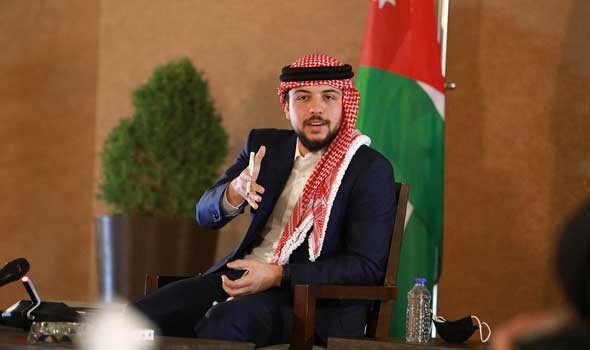 الأمير الحسين يحتفل بعيد الملكة رانيا بصورة مميزة مع حفيدتها الصغيرة
