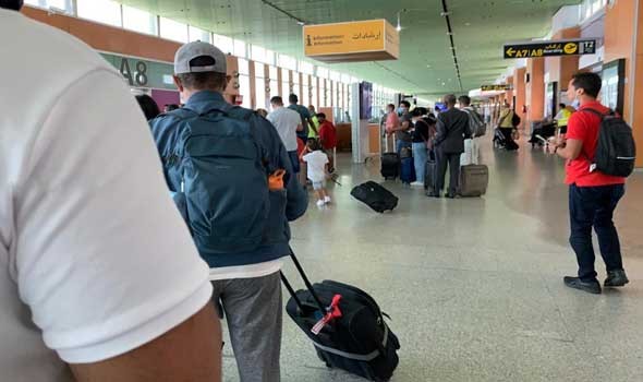 مٌسافرون مغاربة يٌطالبون بوقف فرض الدفع بالعملة الأجنبية في السوق الحرة بمطار محمد الخامس الدولي
