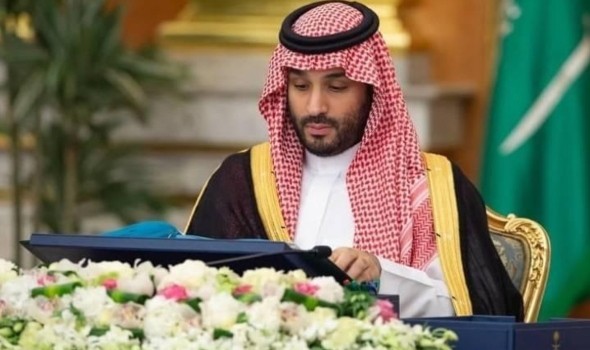 ولي العهد السعودي يؤدي صلاة عيد الفطر في المسجد الحرام