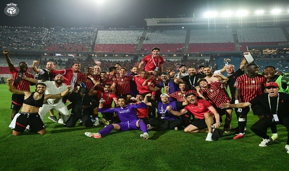 اتحاد الجزائر يتوج بلقب كأس الكونفدرالية على حساب الزمالك