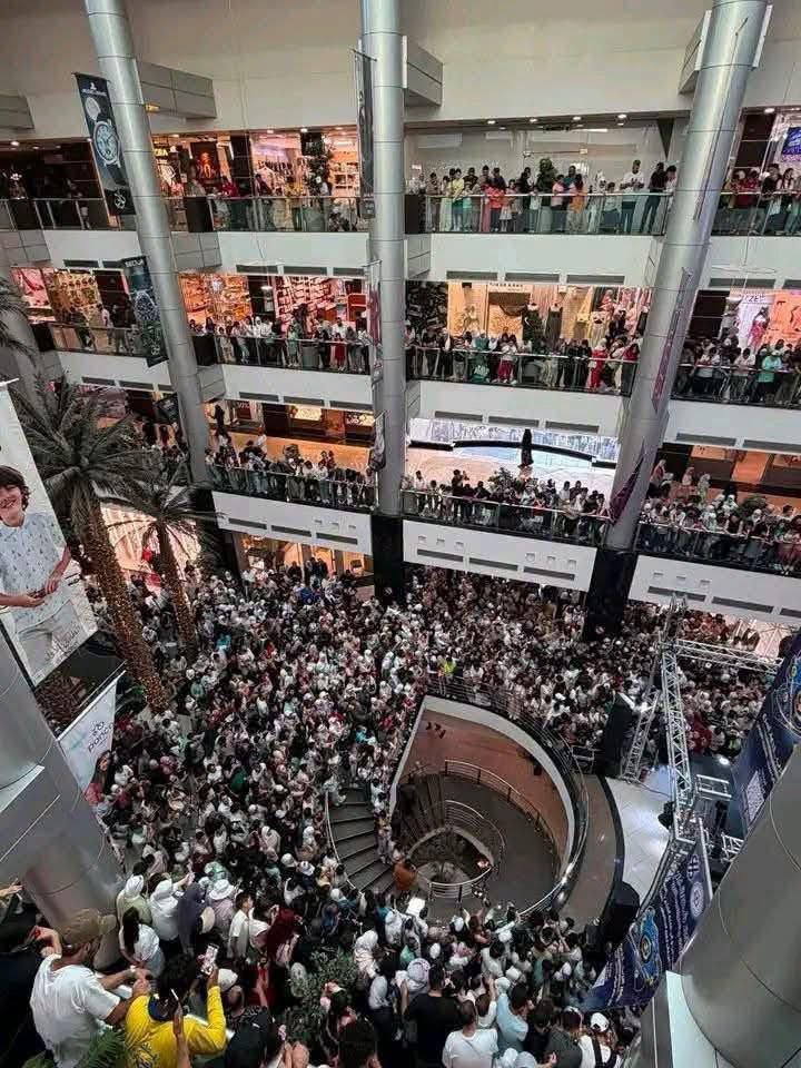 وسط استقبال جماهيري حاشد وأجواء غير مسبوقة المايسترو اللبناني يُطلق مشروبه الجديد في دمشق وسط استقبال جماهيري حاشد وأجواء غير مسبوقة المايسترو اللبناني يُطلق مشروبه الجديد في دمشق