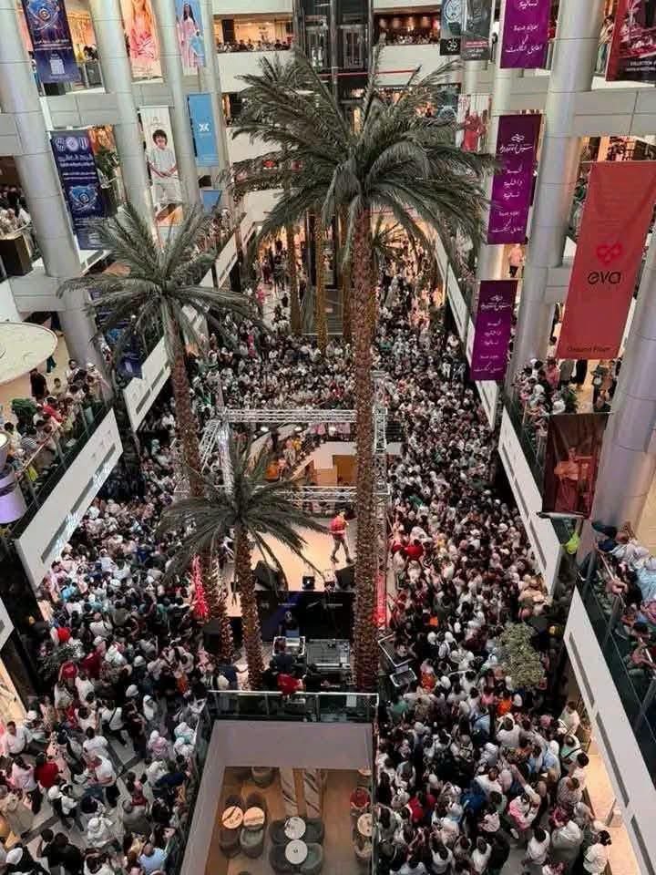 وسط استقبال جماهيري حاشد وأجواء غير مسبوقة المايسترو اللبناني يُطلق مشروبه الجديد في دمشق وسط استقبال جماهيري حاشد وأجواء غير مسبوقة المايسترو اللبناني يُطلق مشروبه الجديد في دمشق